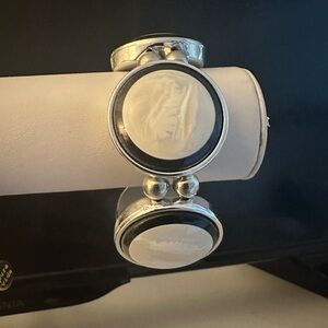 ✨✨💫 Lia Sophia Silver and White Bracelet